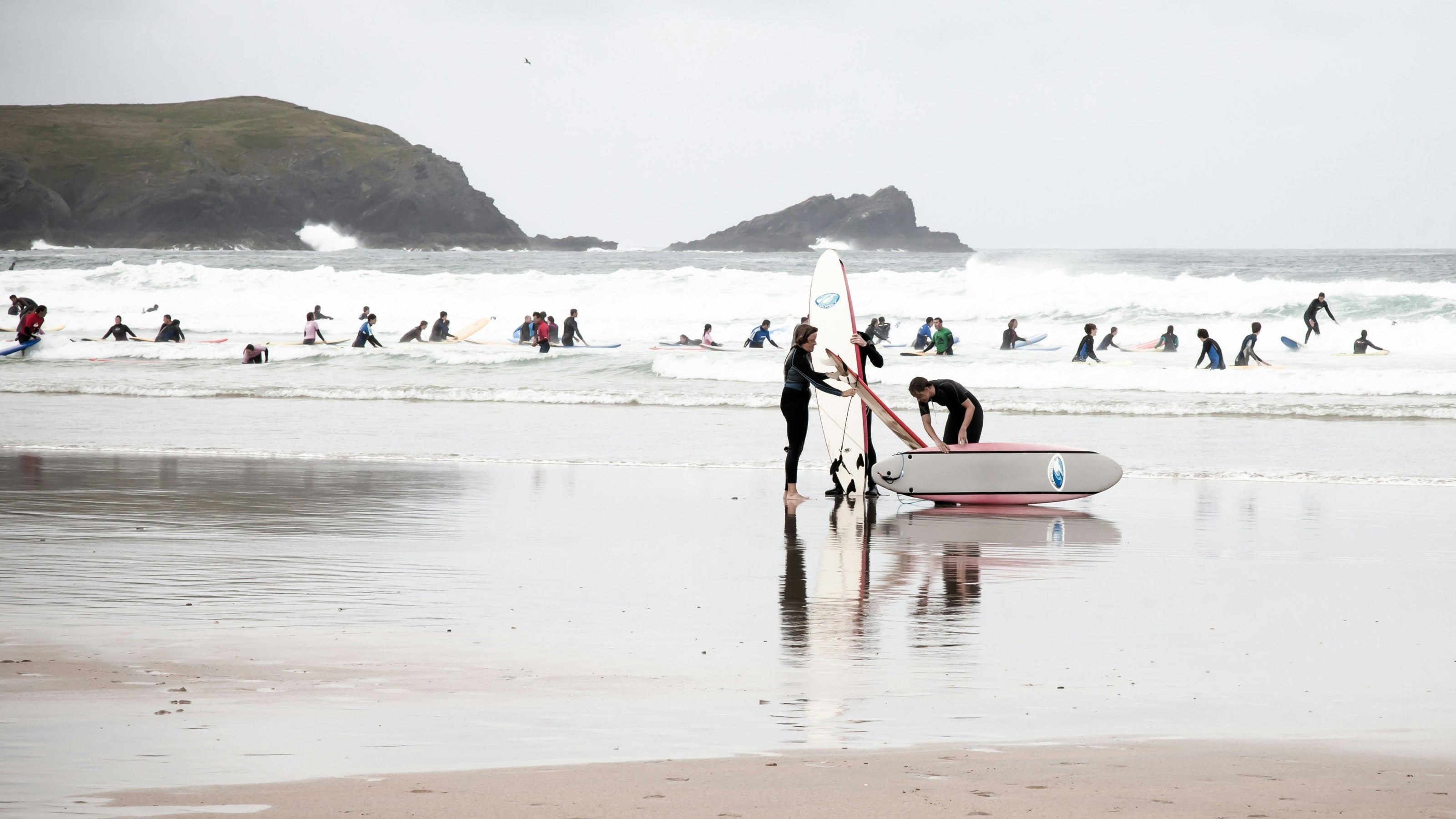 group of surfer at fistral beach cornwall