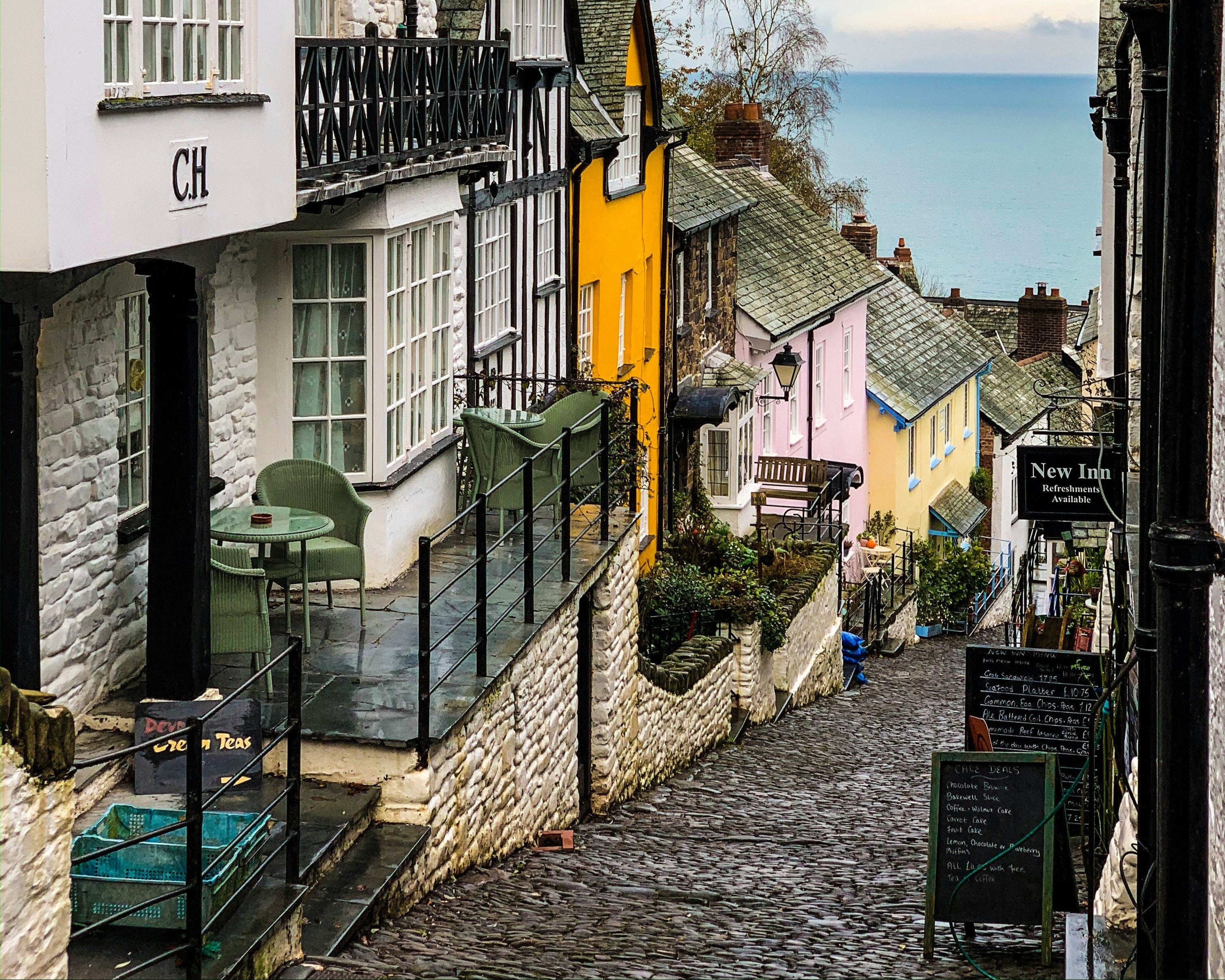 clovelly village cobbles